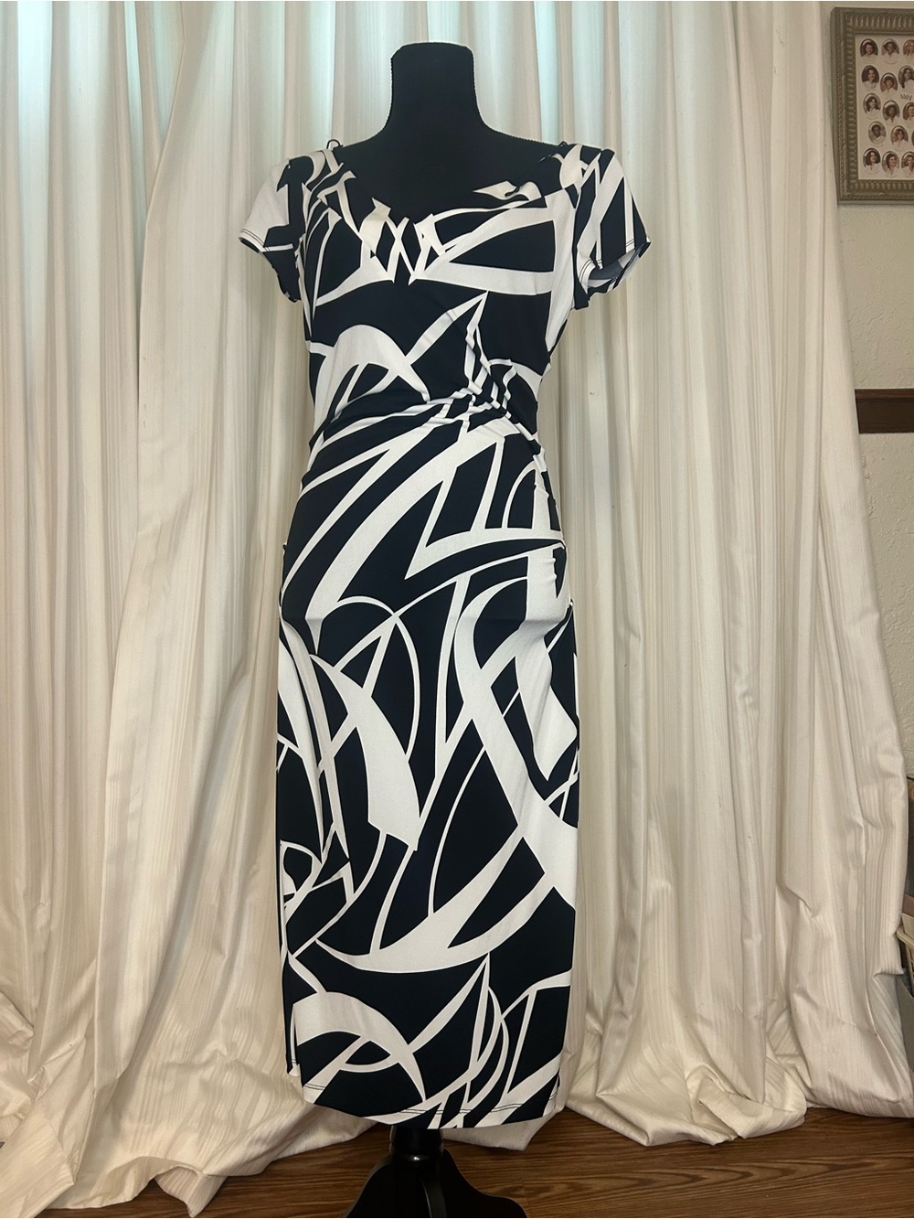 Maggy London Black & White Abstract Wrap-Detail Midi Dress